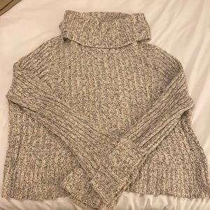 Bell sleeve turtle neck